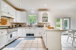 Highland Colonial - Spacious Home w/ Pool