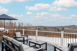 Bespoke Litchfield - Family Friendly, Hot Tub