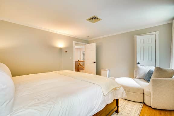 Highland Colonial - Spacious Home w/ Pool