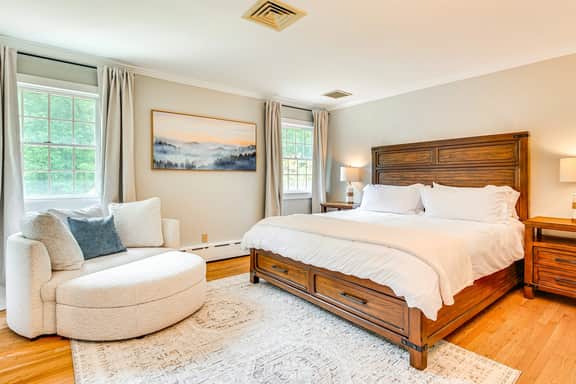 Highland Colonial - Spacious Home w/ Pool