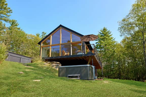 Hillcrest Lodge - Pool, Hot Tub, Fire Pit, Gym