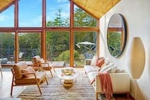 Hillcrest Lodge - Pool, Hot Tub, Fire Pit, Gym