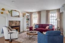 Bespoke Litchfield - Family Friendly, Hot Tub
